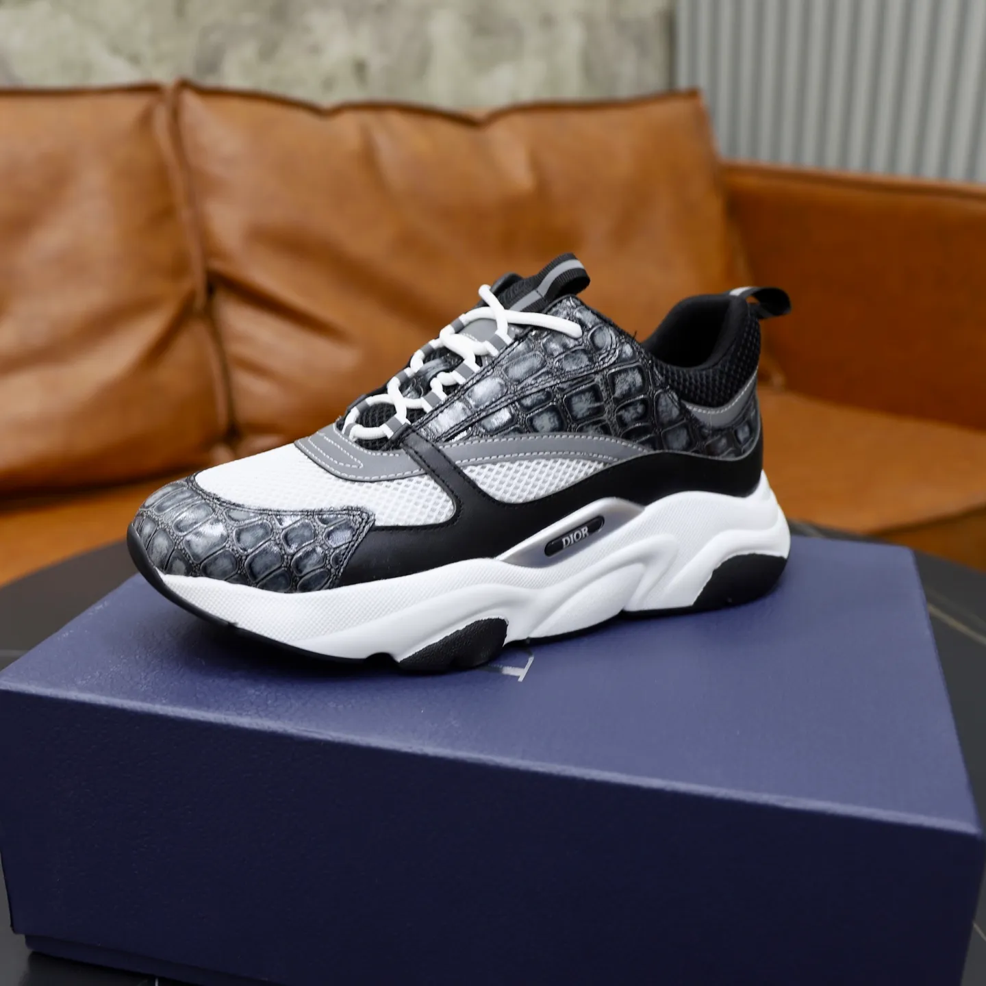 Ex-factory price: 500💰🙅‍♂️🙅‍♂️🙅‍♂️ Brand: Dior DIOR Standard code: 38-44 (45, 46 customized) Grade: Same as the official website Material: Original leather splicing Comfortable and breathable lining Original wear-resistant outsole Style category: Men's fashionable casual shoes Running sneakers Noble luxury brand elements Top luxury Color: actual picture color